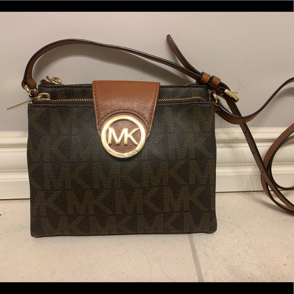 Michael Kors Crossbody purse. Mint condition!!